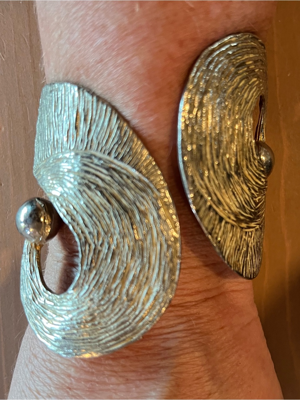 Oversized bracelet silver interesting hinged bracelet adjustable vintage 1990s